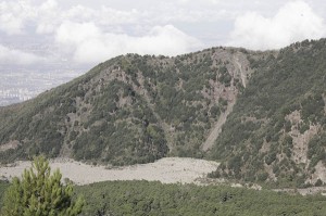Il Monte Somma visto dal cono del Vesuvio FP (1)